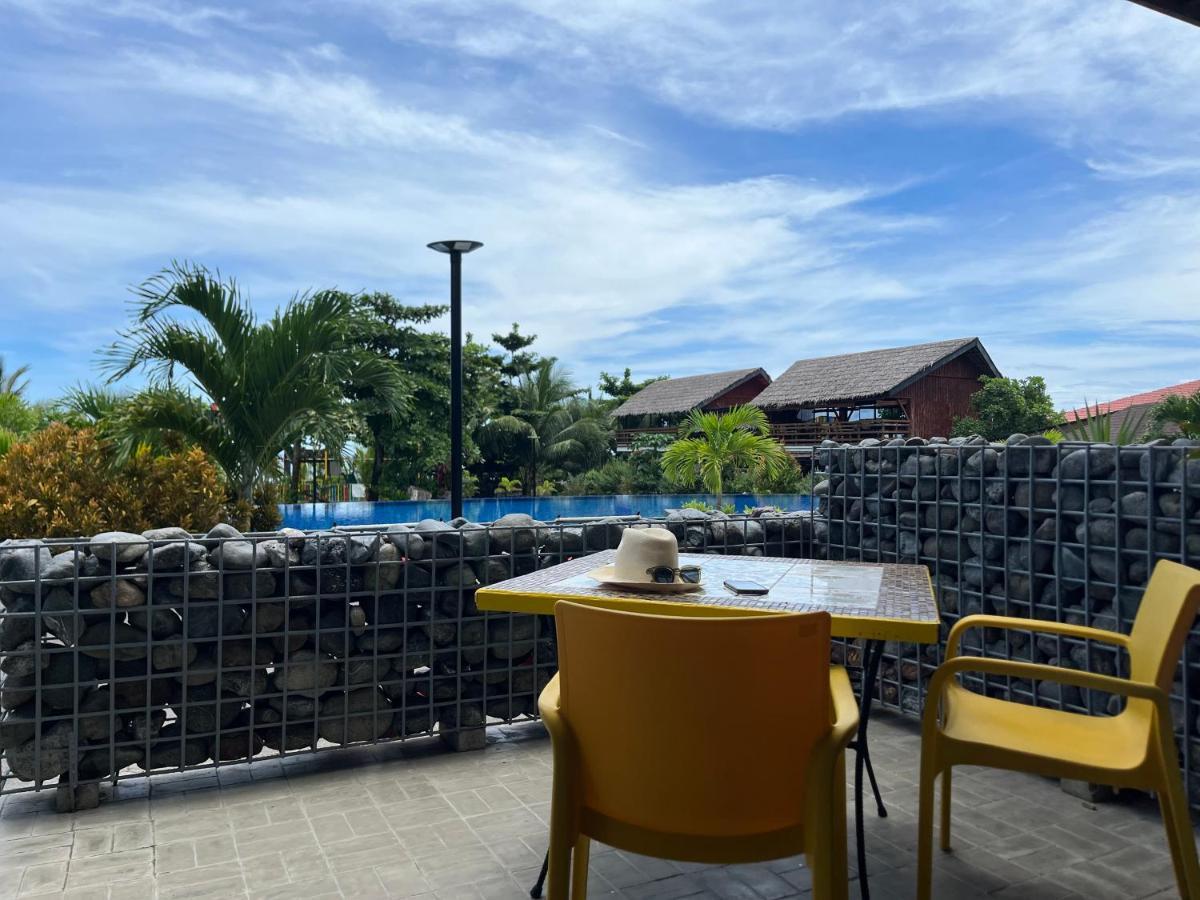 Vistapaloma Beach Resort Odiong ภายนอก รูปภาพ