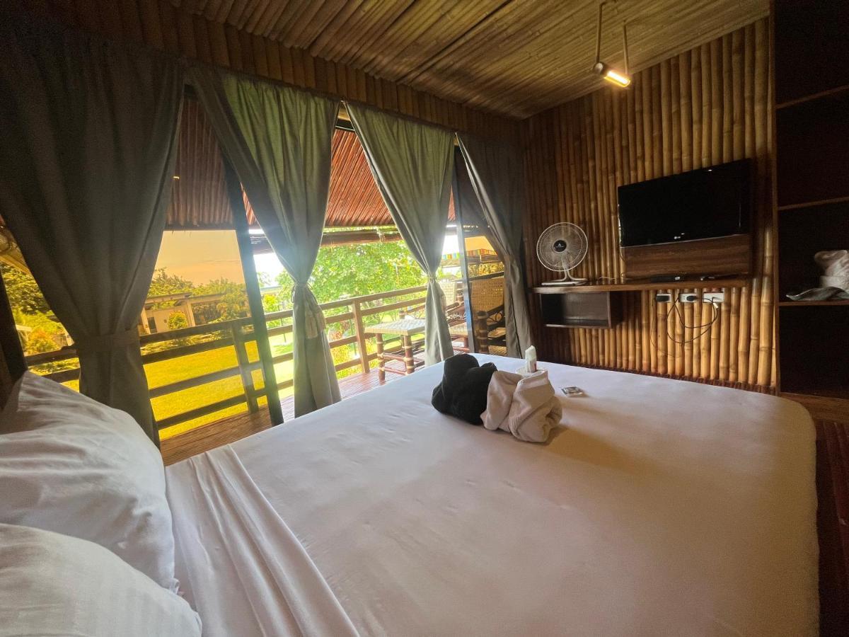 Vistapaloma Beach Resort Odiong ภายนอก รูปภาพ