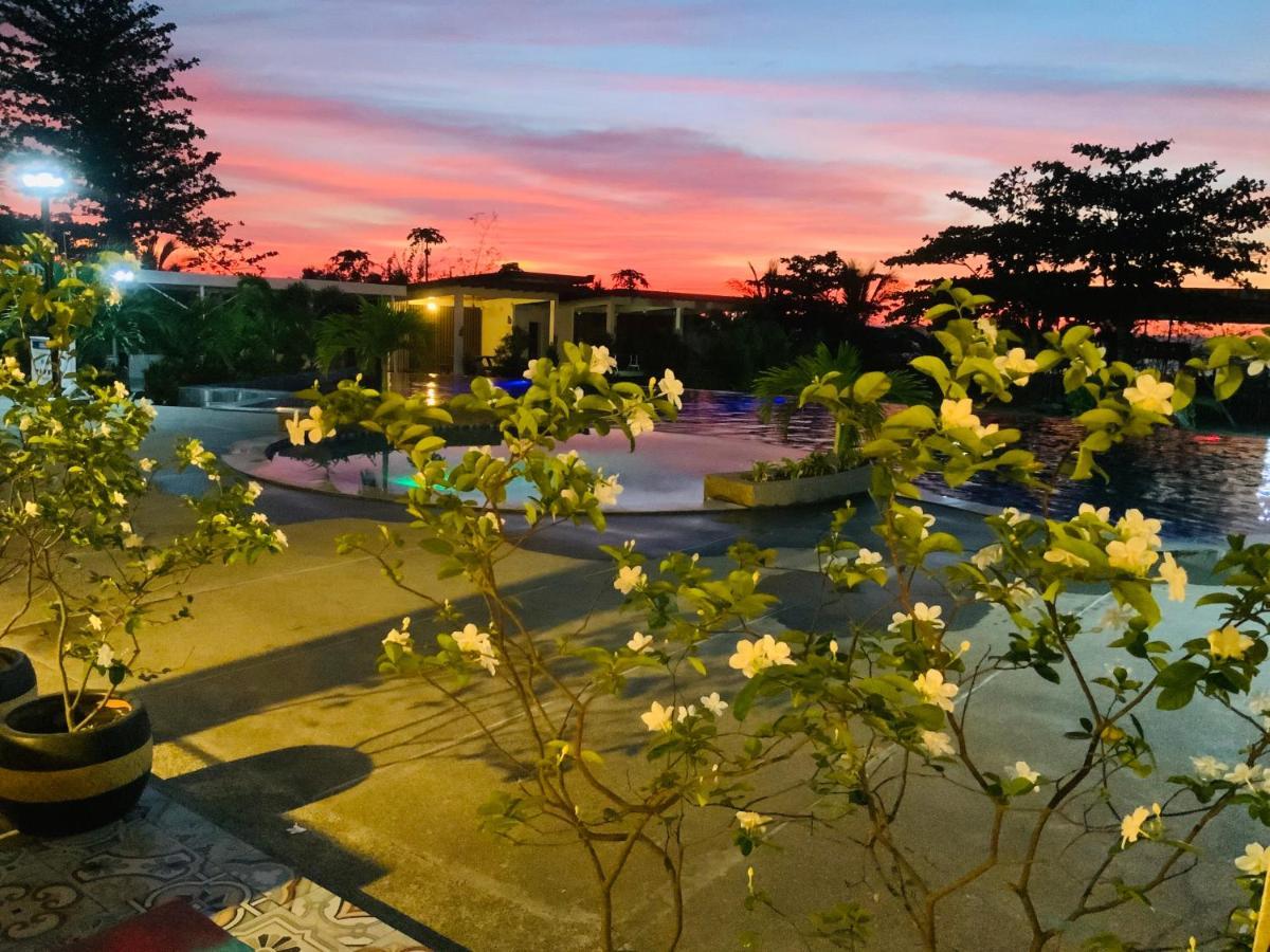 Vistapaloma Beach Resort Odiong ภายนอก รูปภาพ
