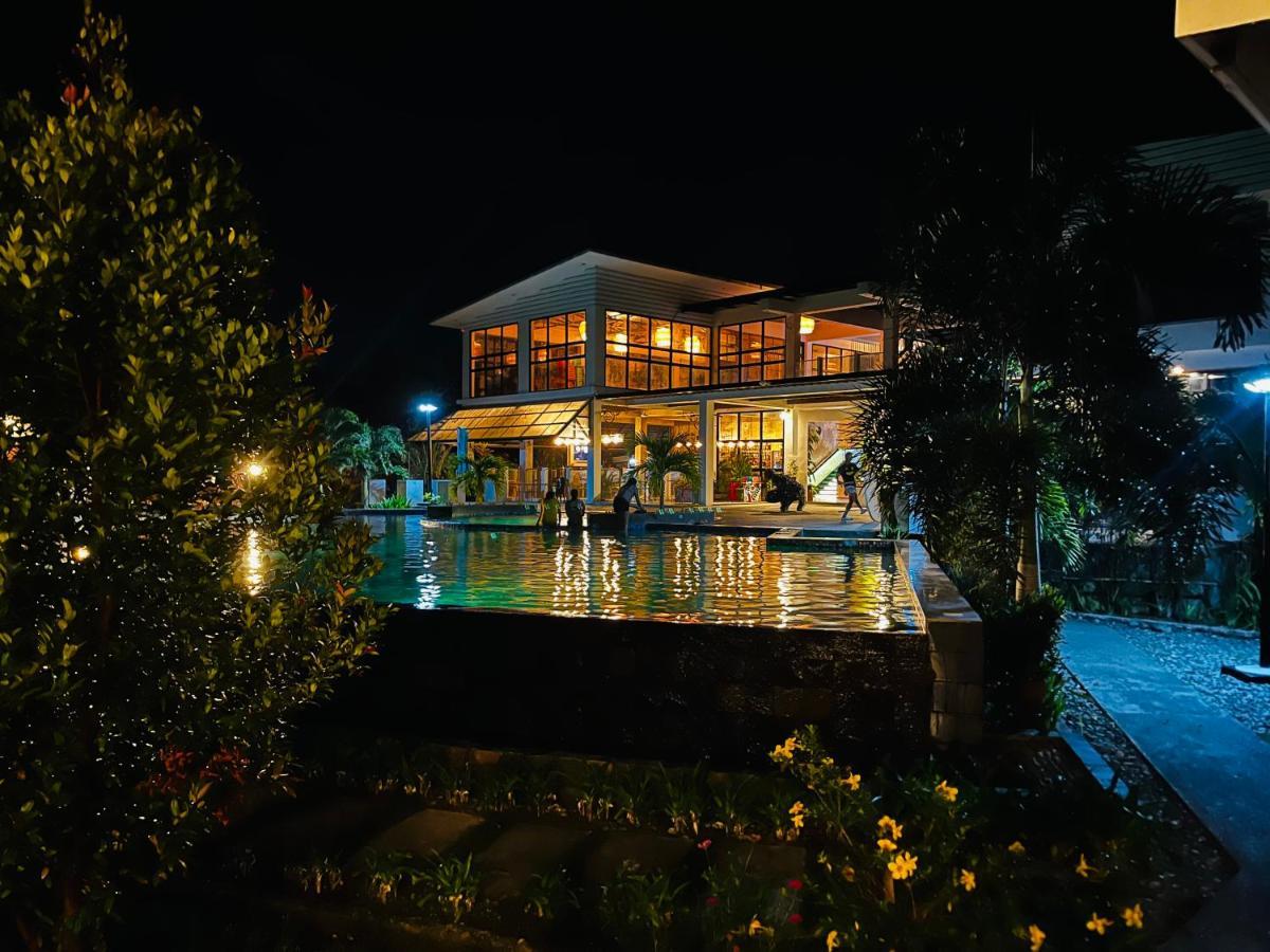 Vistapaloma Beach Resort Odiong ภายนอก รูปภาพ